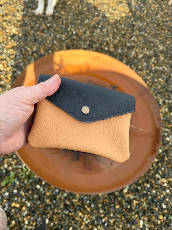 Pochette URIKA noir et ocre