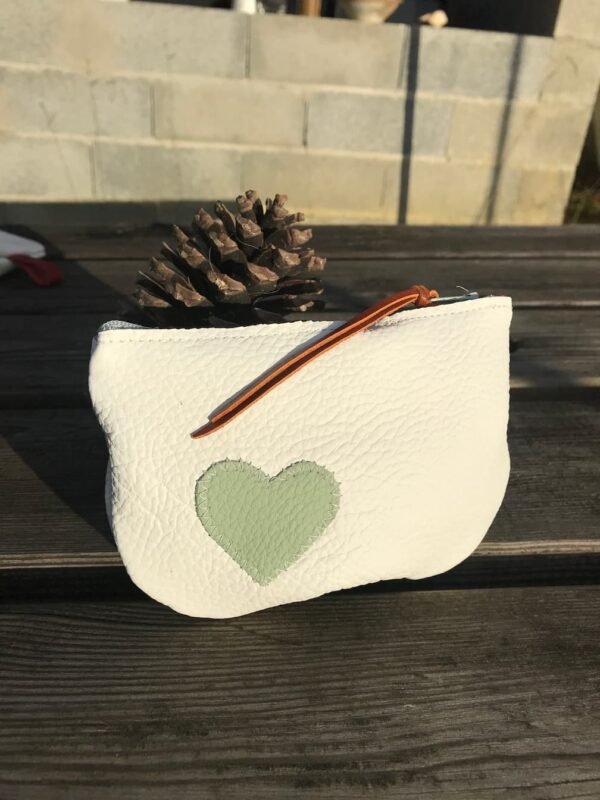 Petite pochette NOVA en cuir blanc cœur vert