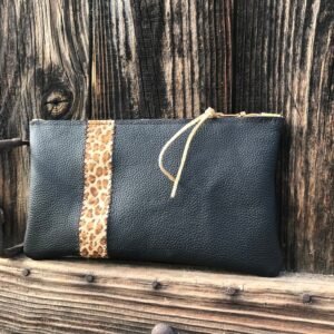 Pochette en cuir noir et bande léopard