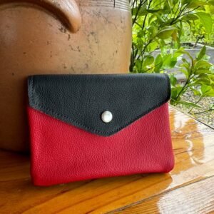 Pochette en cuir URIKA noir et rouge