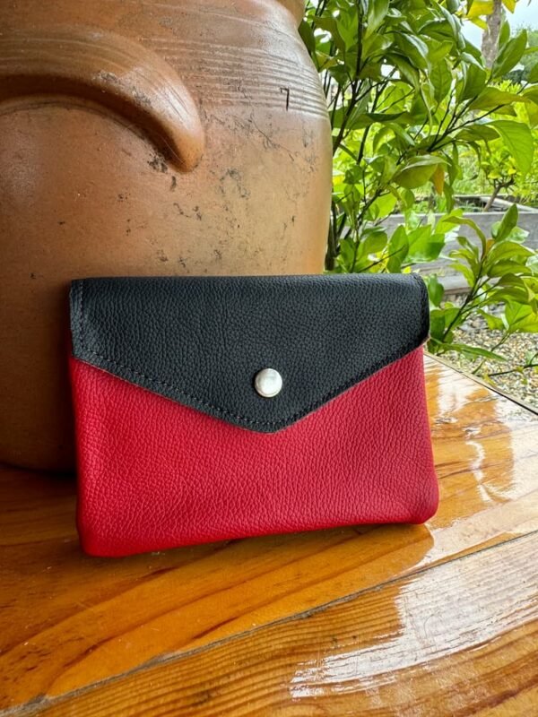 Pochette en cuir URIKA noir et rouge