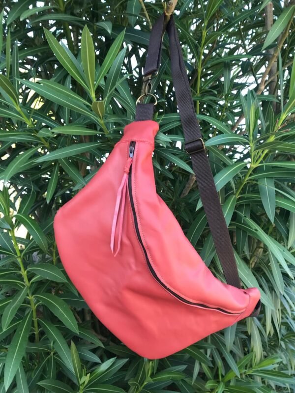 Sac banane en cuir rose