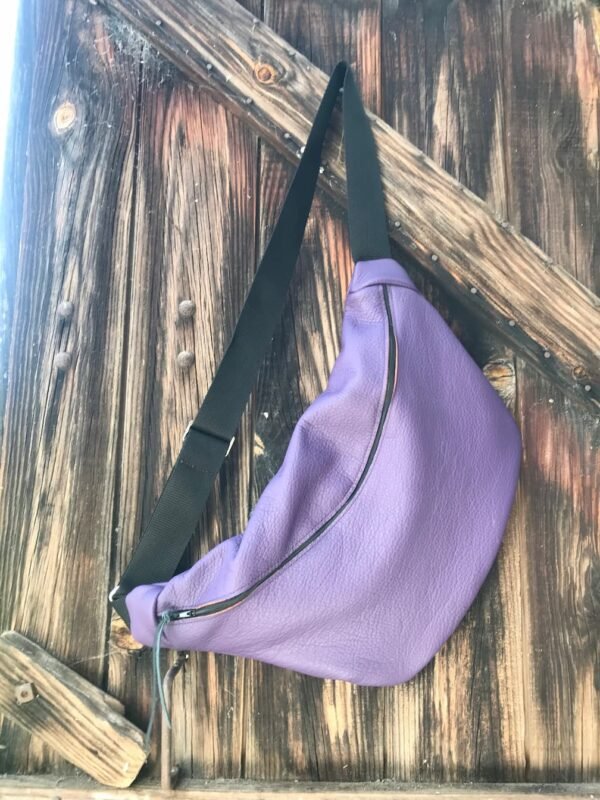 Sac banane en cuir violet
