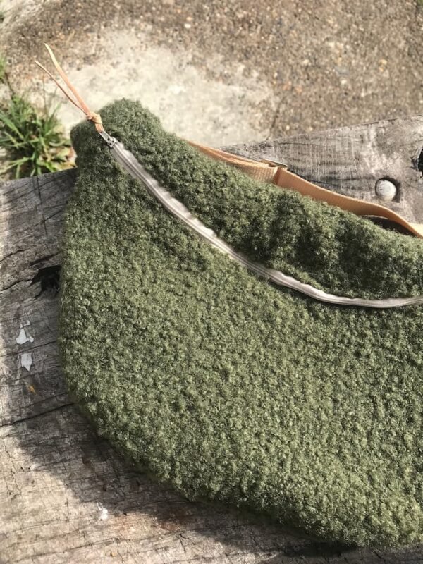 Sac banane sherpa kaki détails