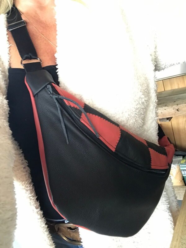 Sac banane en cuir à damier vu porté