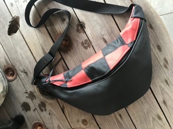 Sac banane à damier rose et noir