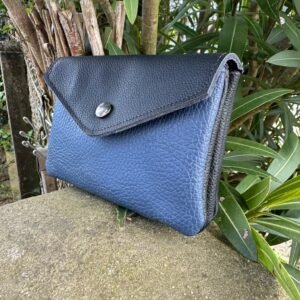 Pochette URIKA en cuir bleu et noir