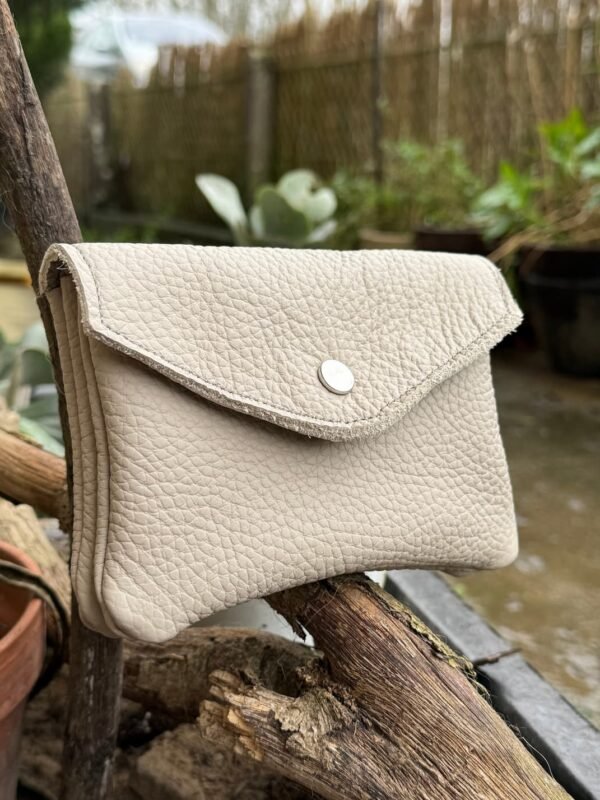 Pochette URIKA en cuir beige