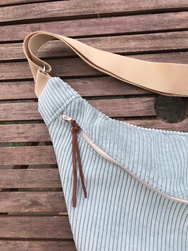 Sac banane velours côtelé bleu détails