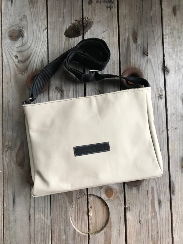 base en cuir beige