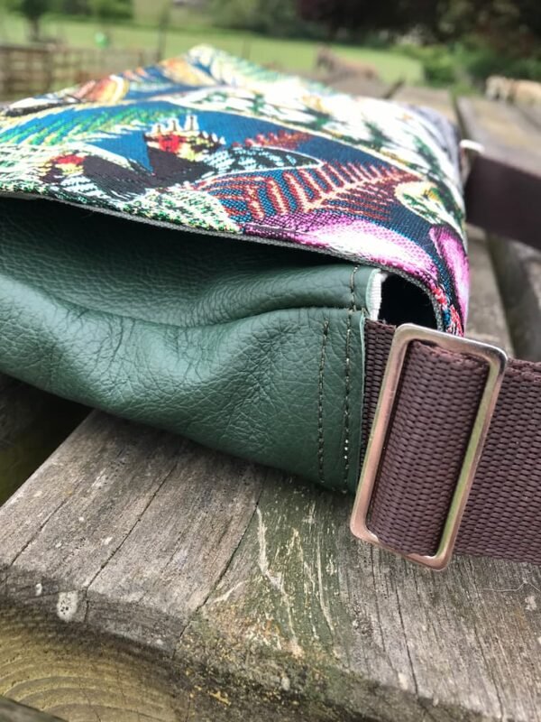 base sac en cuir avec sangle en nylon marron