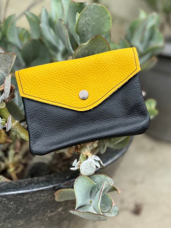 urika jaune et noir bouton black gun