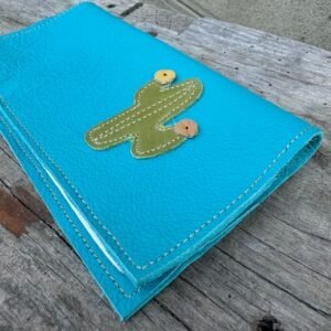 Porte-chéquier en cuir bleu turquoise et cactus