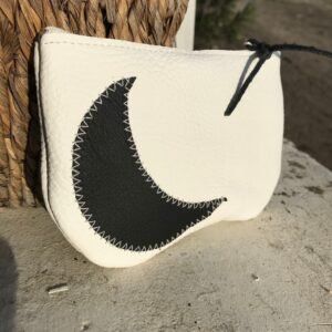 Petites pochette en cuir blanc et croissant de lune noir