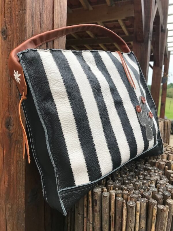 Sac en cuir à rayures noires et grises