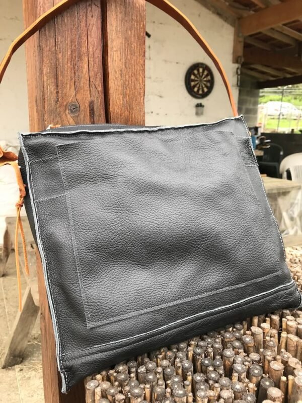 Sac en cuir vu de dos