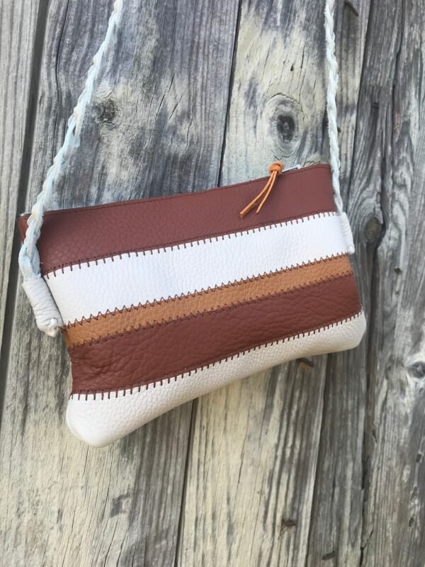 Petit sac en cuir beige et marron à rayures