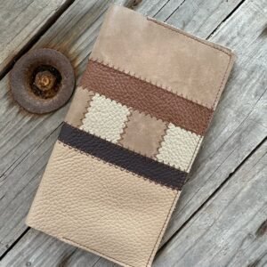 Porte chéquier en patchwork de cuir beige