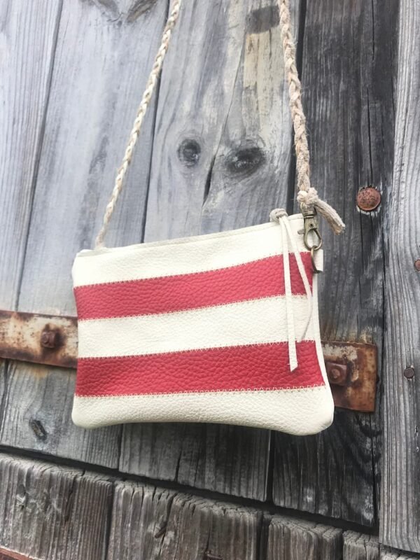 Petit sac en cuir rayé rouge et blanc