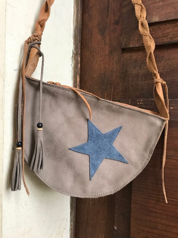 Petit sac DEMI-LUNE en cuir gris