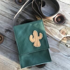 Pochette en cuir vert motif cactus avec sangle