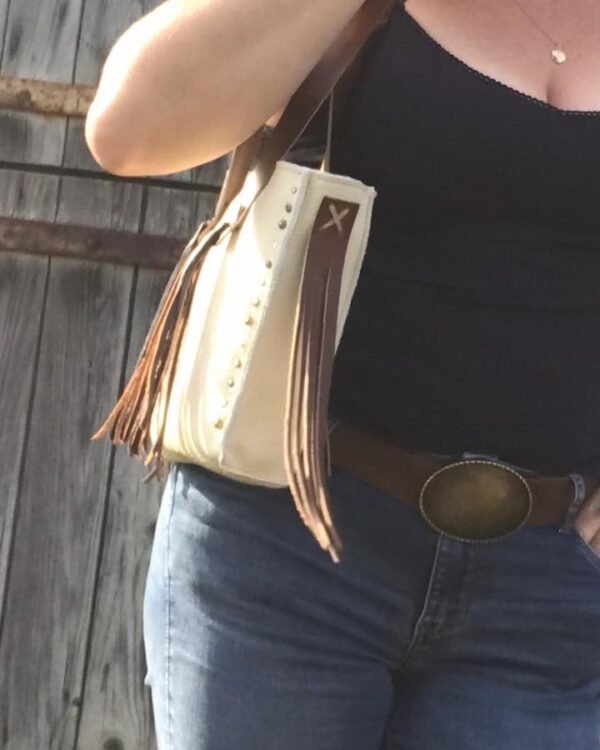 Sac en cuir ORENDA vu porté