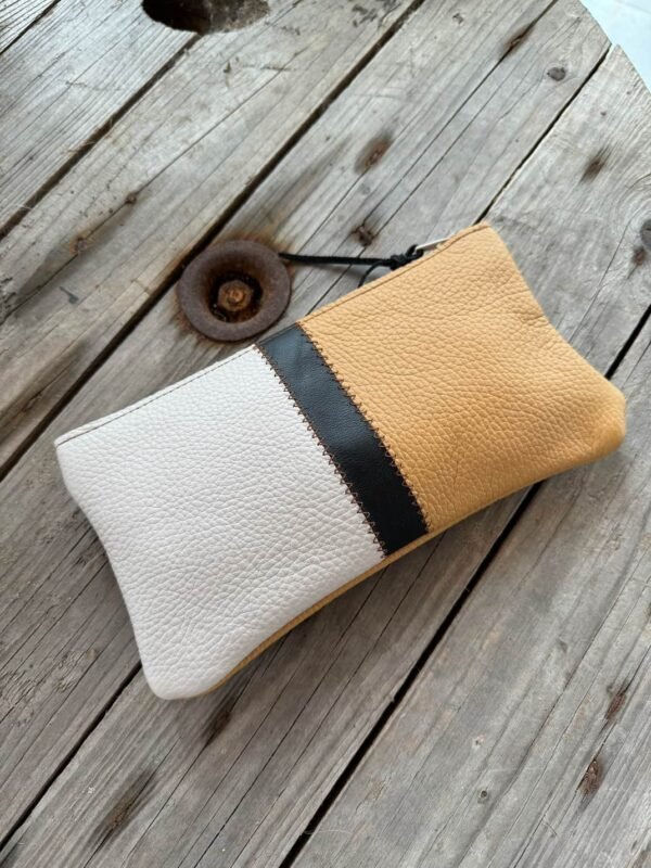 Pochette en cuir gris ocre et noir
