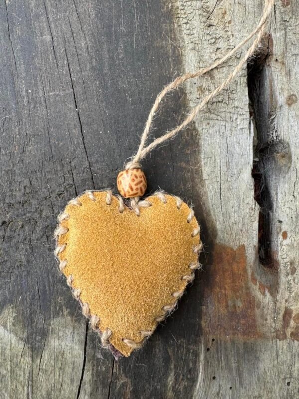 Cœur en cuir ocre dos