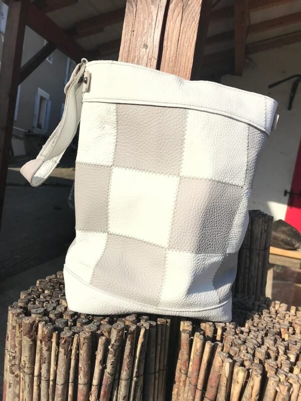 Sac en cuir gris et blanc
