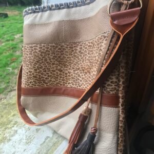 Sac en patchwork de cuir revalorisé lisse et à poils