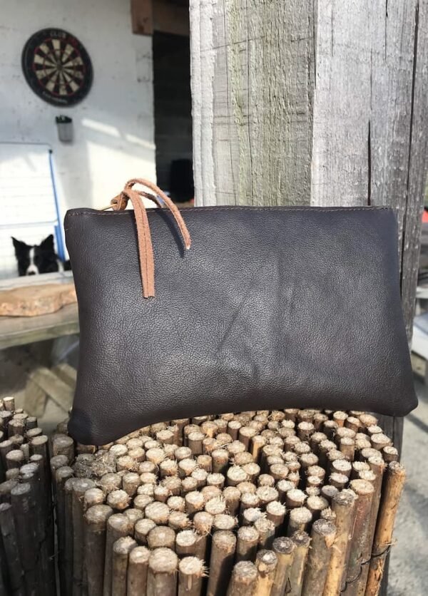 Pochette en cuir chocolat et cactus vert dos