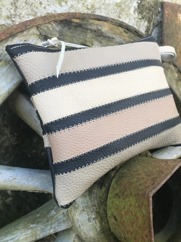 Pochette rayée beige et noir