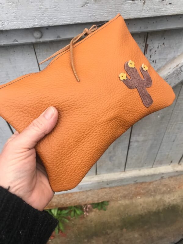 Pochette duo CACTUS ocre portée