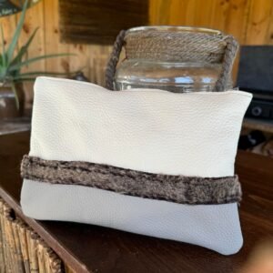 Pochette XL en cuir beige gris et poils