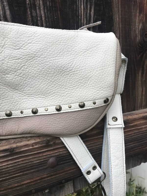 Banane en patchwork de cuir beige CHAYTON vue de près
