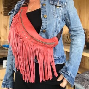 Banane western en cuir rose avec franges et clous