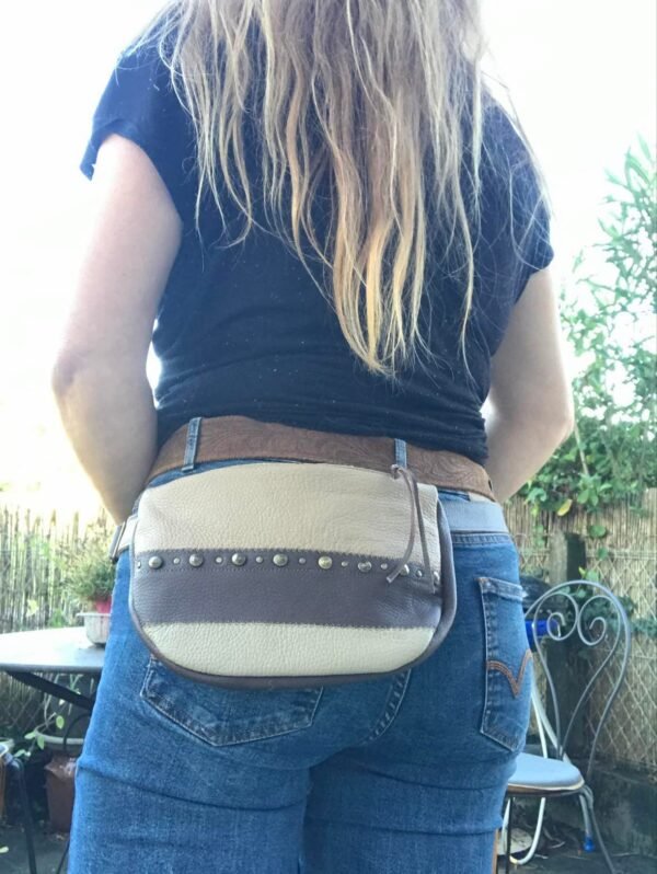 Banane en patchwork de cuir beige et marron ANABA vue portée