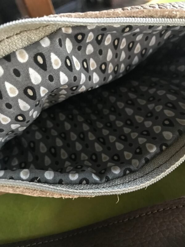 Banane en cuir marron et beige vue de l'intérieur