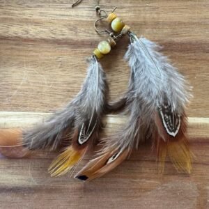 boucles plumes et perles œil de tigre et larderite heishi
