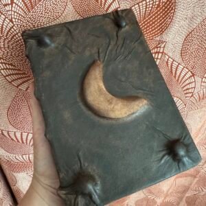Grimoire Luna en cuir marron