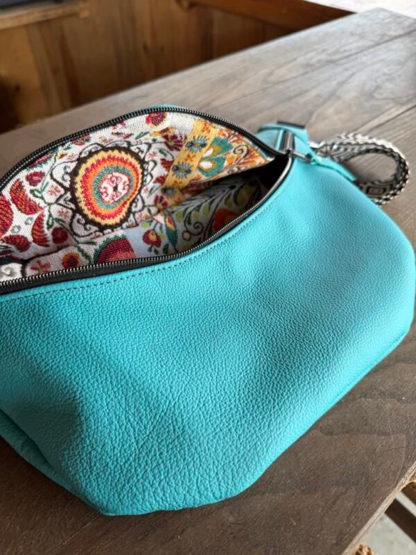 Banane en cuir turquoise vue intérieure