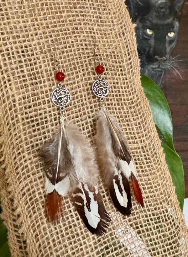 Boucles plumes et cornaline