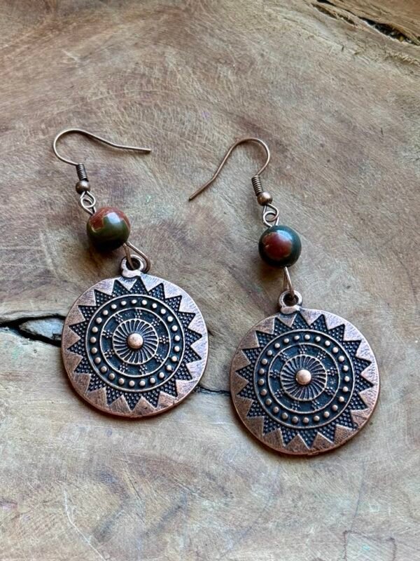 Boucles d'oreilles bouclier cuivré perles jaspe Picasso