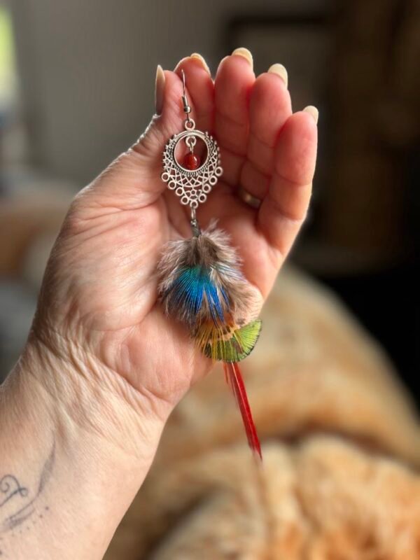 Boucles plumes multicolores et perles cornaline – Image 3