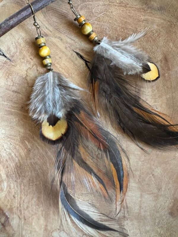 Boucles plumes et perles œil de tigre