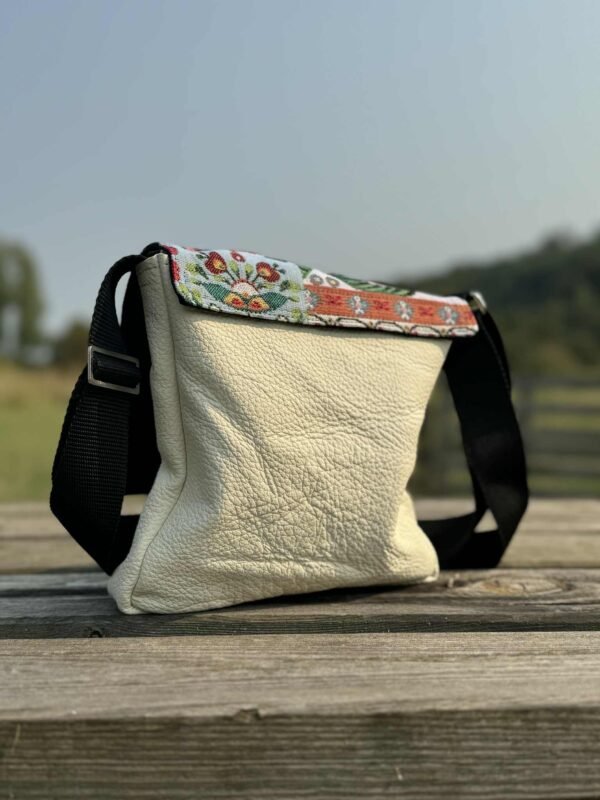Sac en cuir avec rabat interchangeable vue de dos