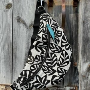 Banane en tissus noir et blanc motif feuilles avec lacet turquoise.