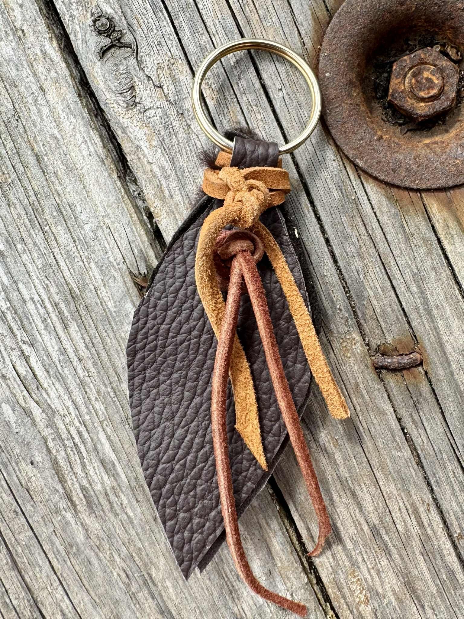 Porte-clés mouton brun lacets camel et écureuil verso